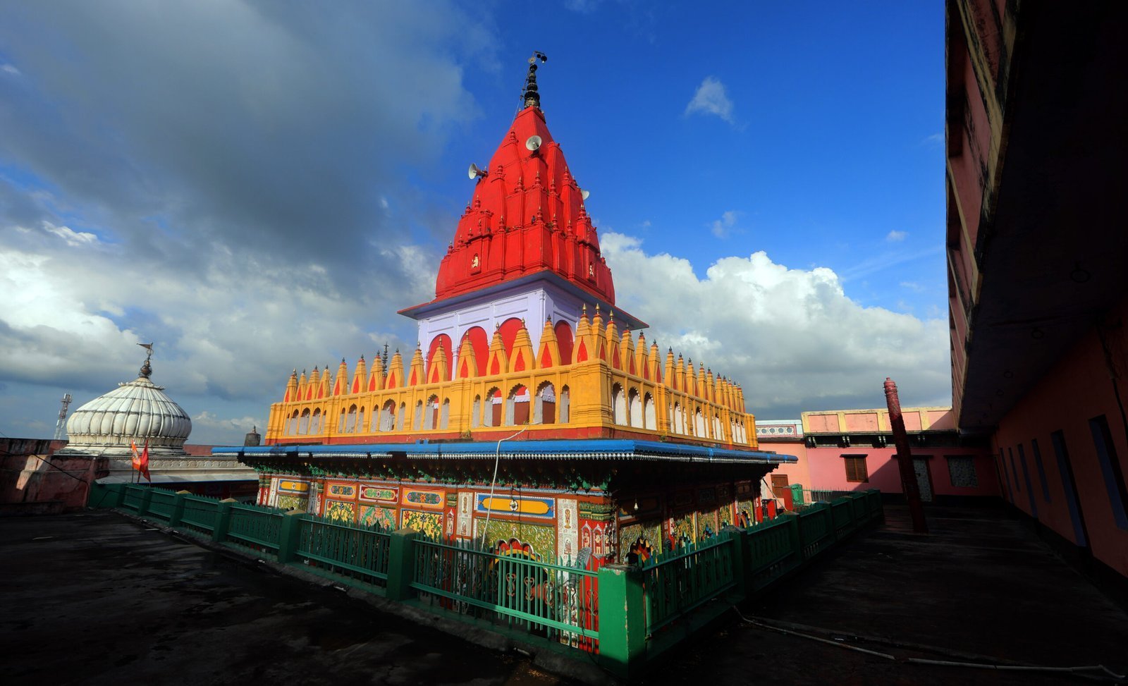 Hanuman_Garhi_Temple_a_major_religious_site_in_Ayodhya_utter_pradesh-scaled-1.jpg